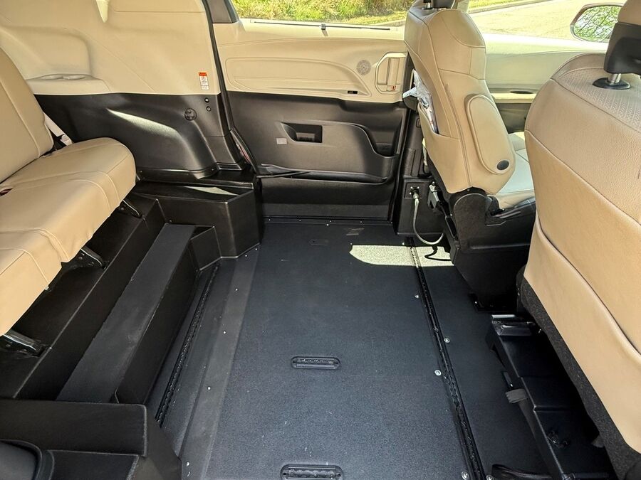 2021 Toyota Sienna XLE - Photo 32