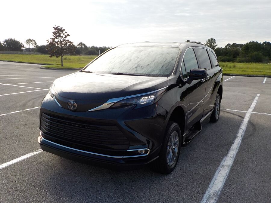 2024 Toyota Sienna XLE - Photo 27