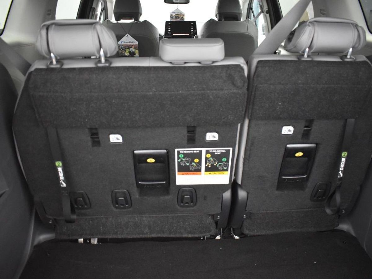 2024 Toyota Sienna XLE - Photo 7