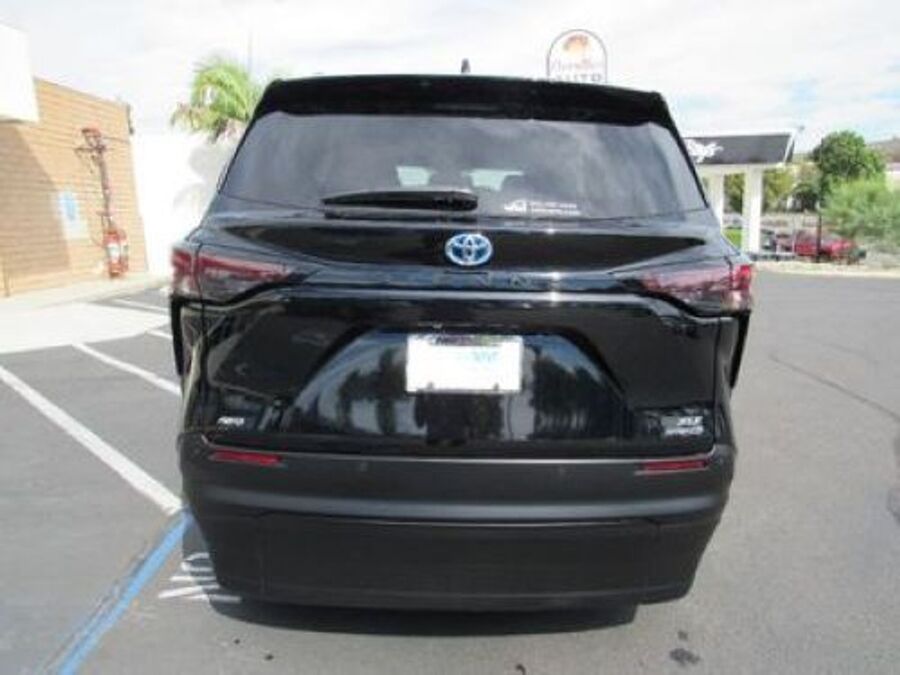 2023 Toyota Sienna XLE - Photo 2