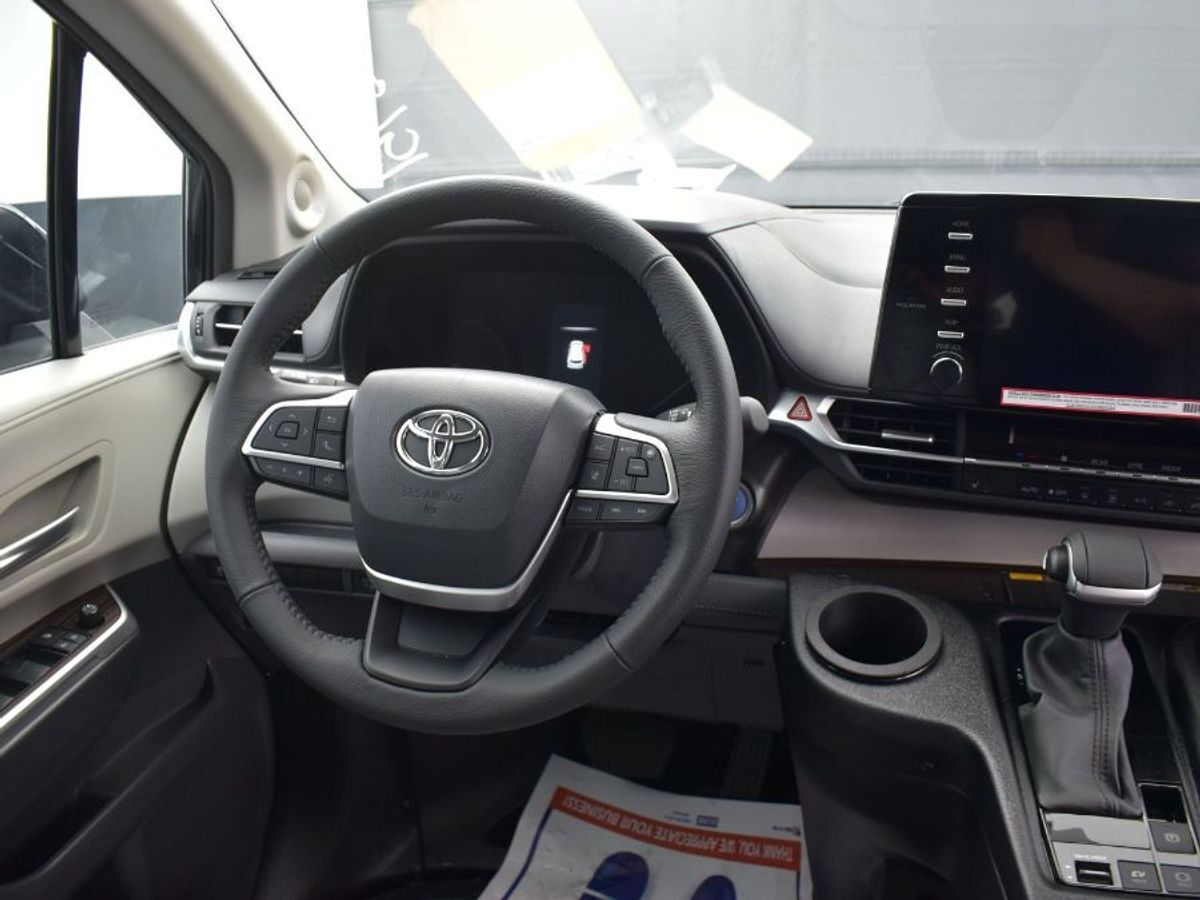2024 Toyota Sienna XLE - Photo 6