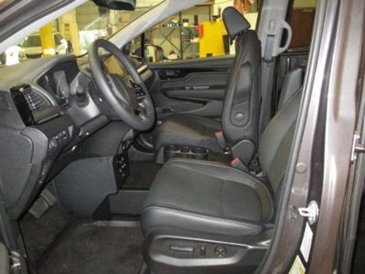 2021 Honda Odyssey Touring - Photo 8