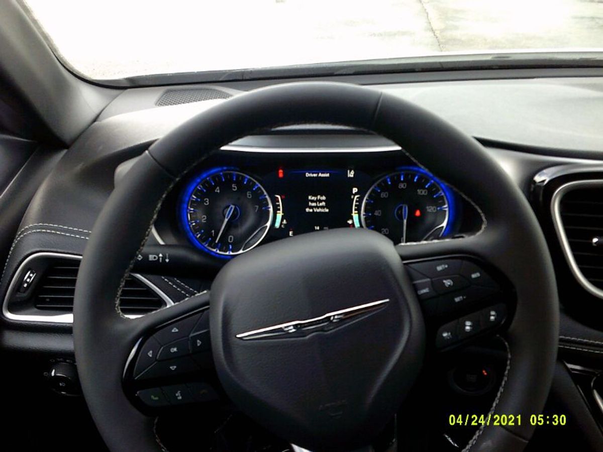 2024 Chrysler Pacifica Touring L - Photo 12