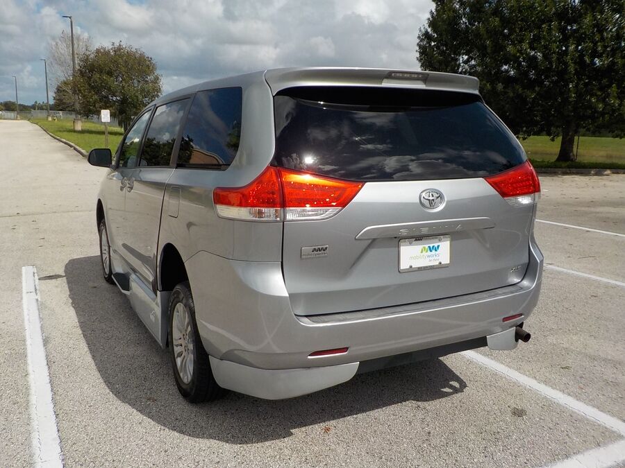 2013 Toyota Sienna XLE - Photo 5