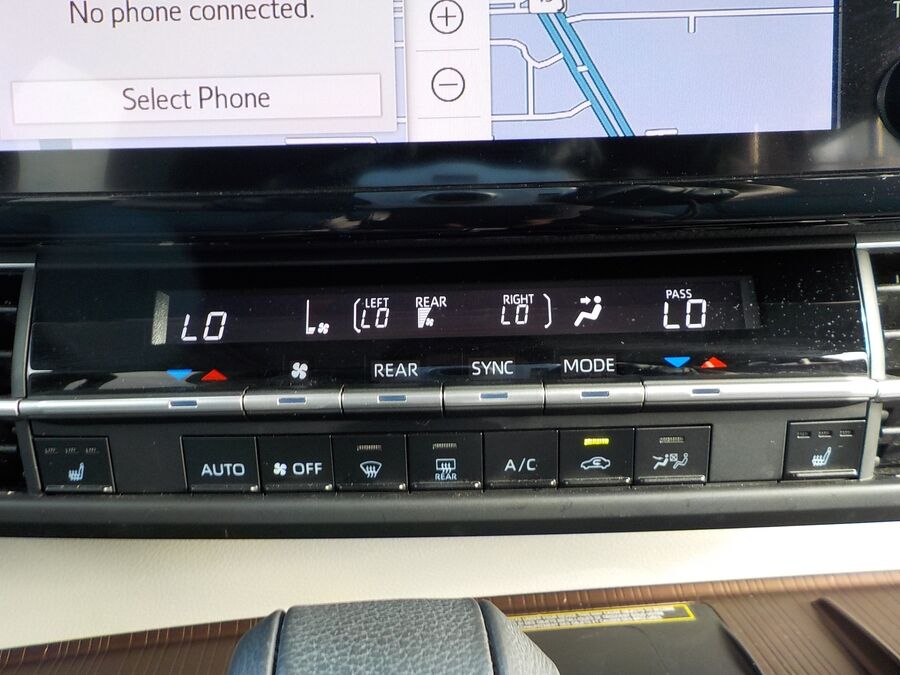 2024 Toyota Sienna XLE - Photo 38