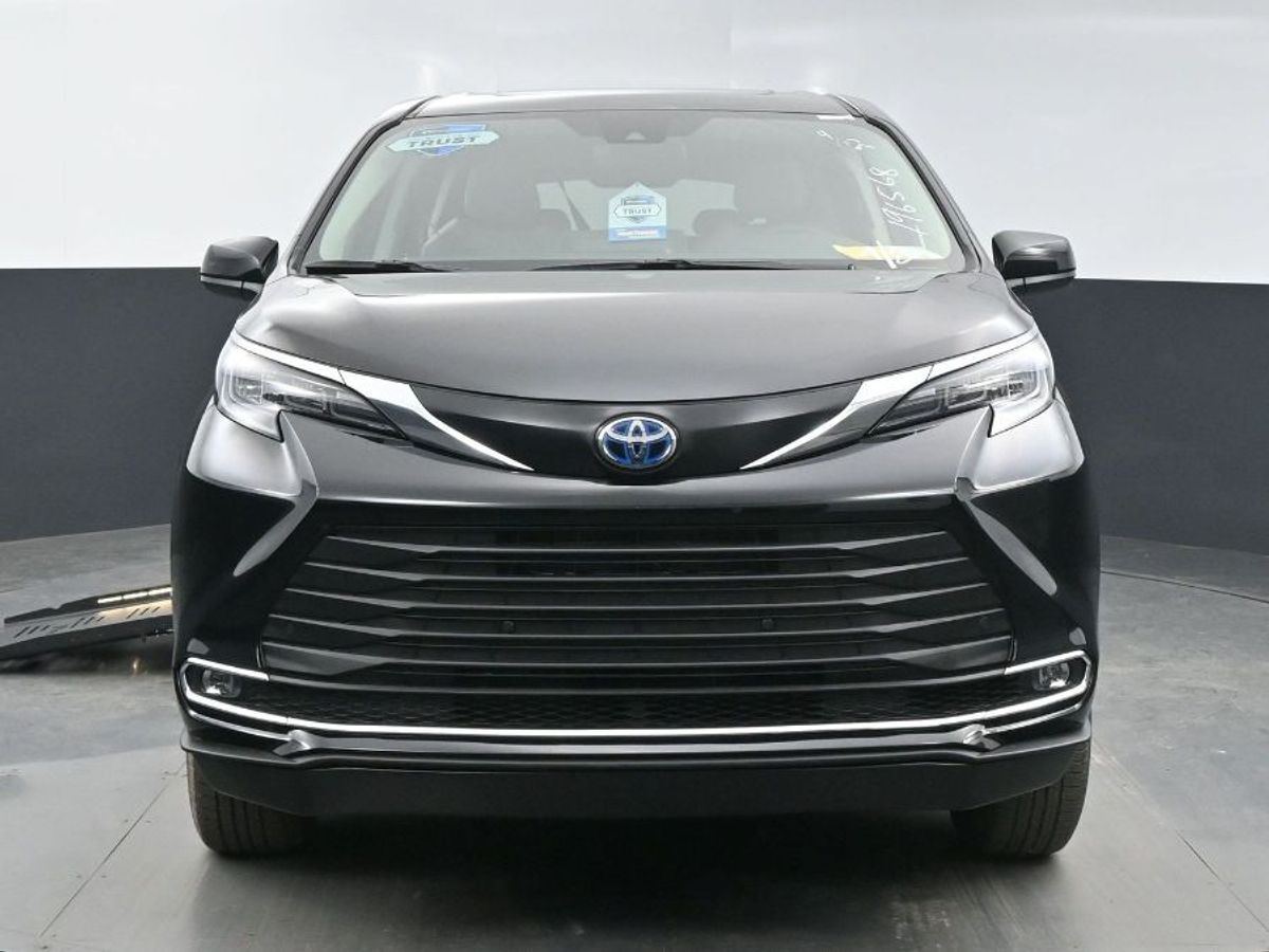 2024 Toyota Sienna XLE - Photo 19