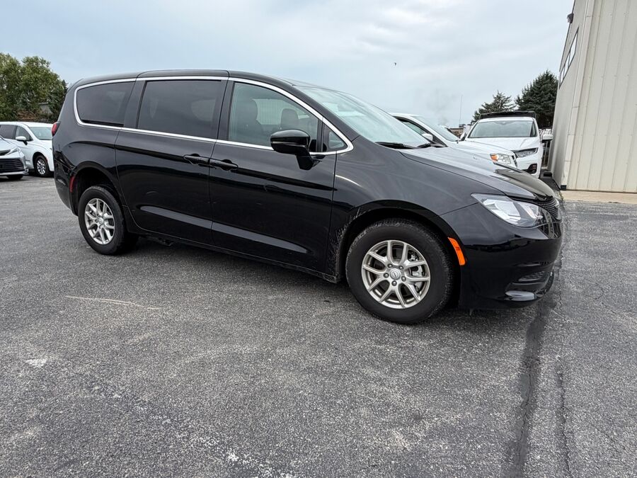 2026 Chrysler Voyager LX - Photo 12