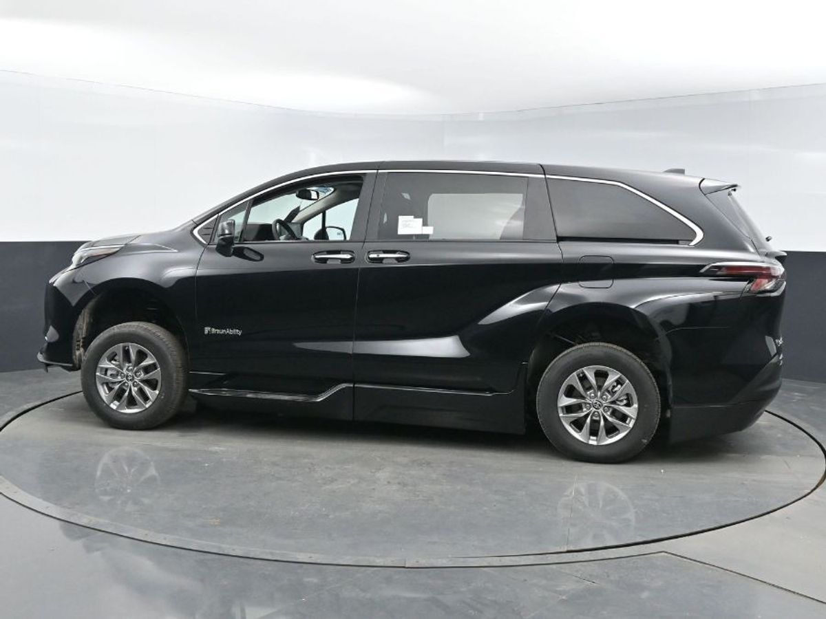 2024 Toyota Sienna XLE - Photo 21