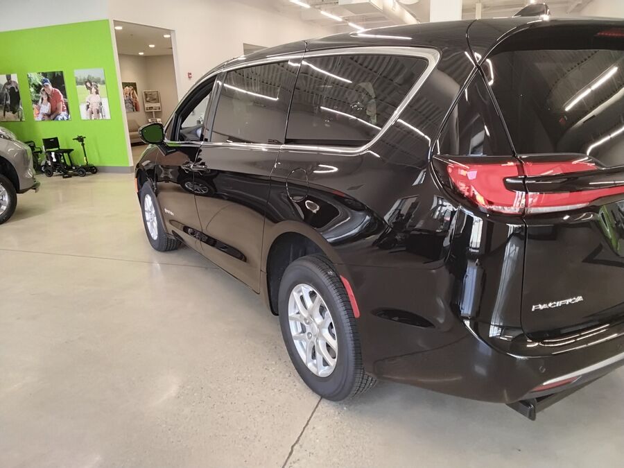 2027 Chrysler Pacifica Select - Photo 17