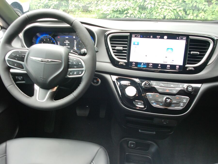 2026 Chrysler Voyager LX - Photo 10