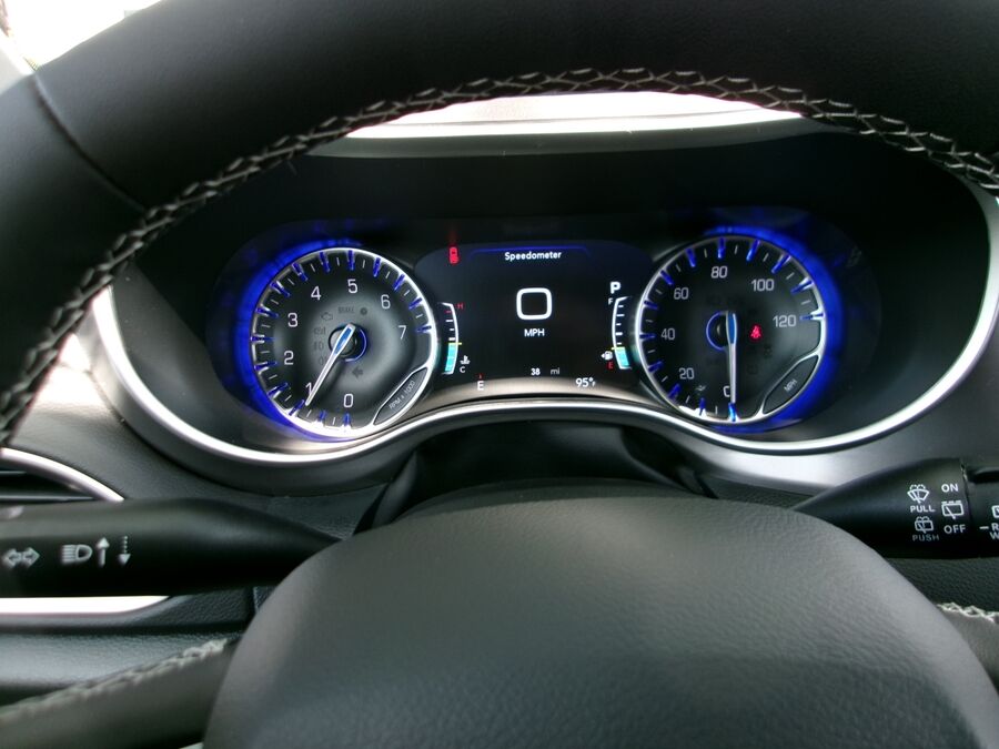 2026 Chrysler Voyager LX - Photo 12