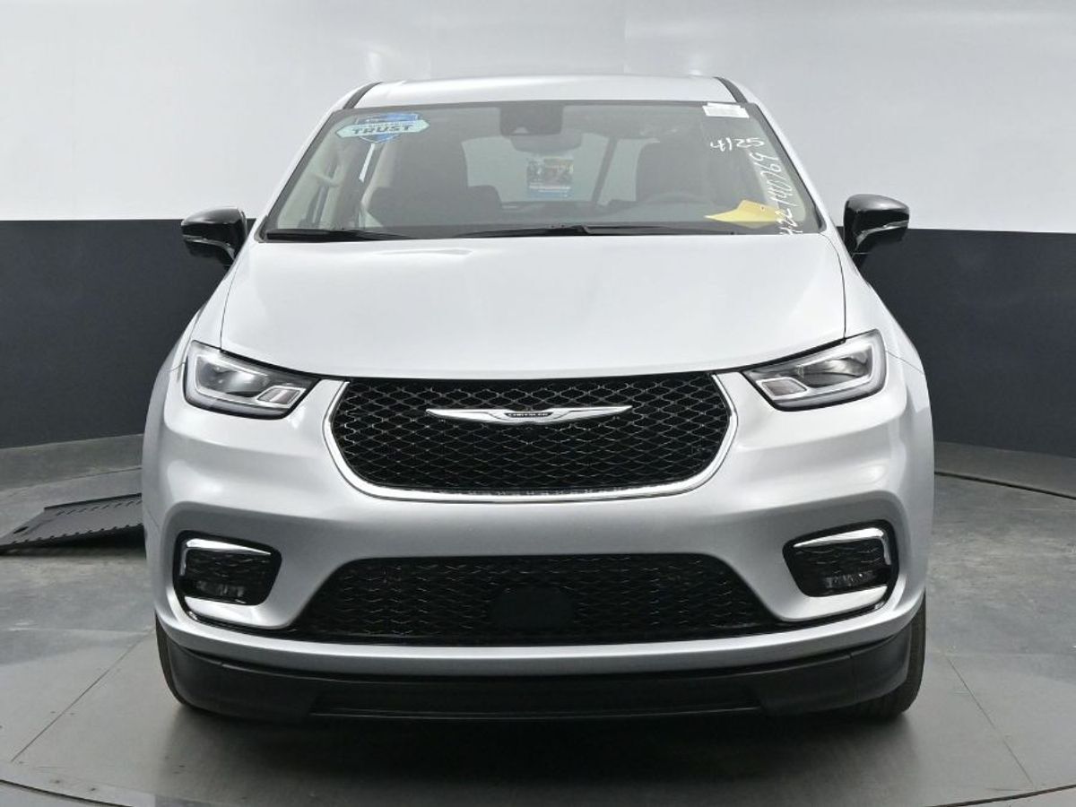 2024 Chrysler Pacifica Touring L - Photo 18