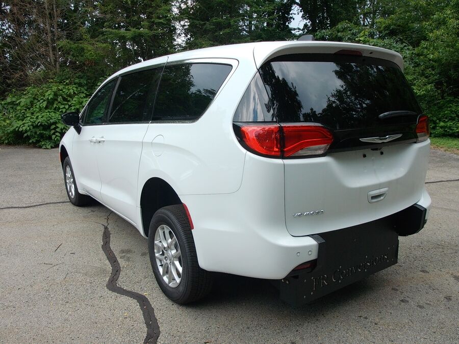 2026 Chrysler Voyager LX - Photo 7