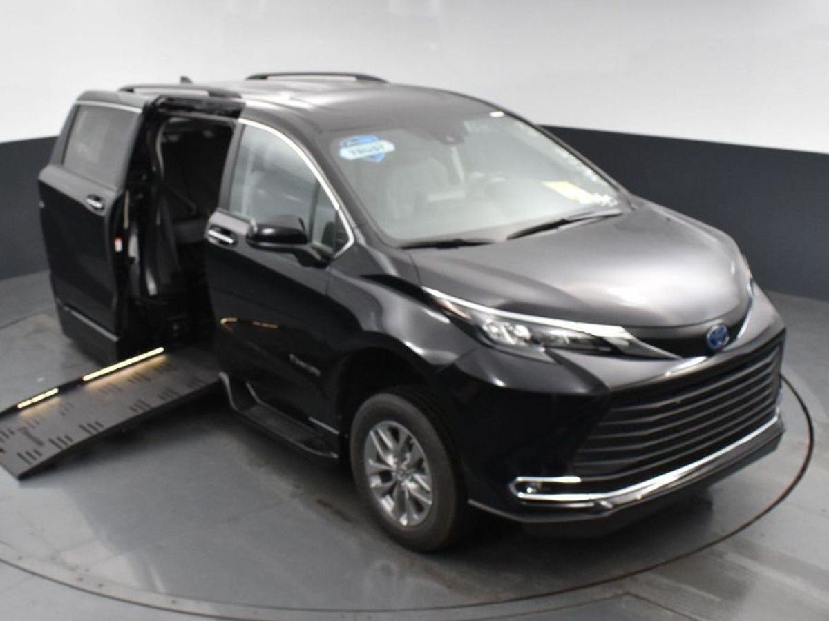 2024 Toyota Sienna XLE - Photo 15
