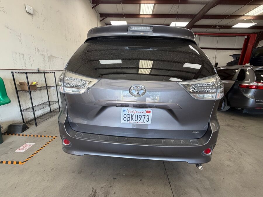 2017 Toyota Sienna SE - Photo 6