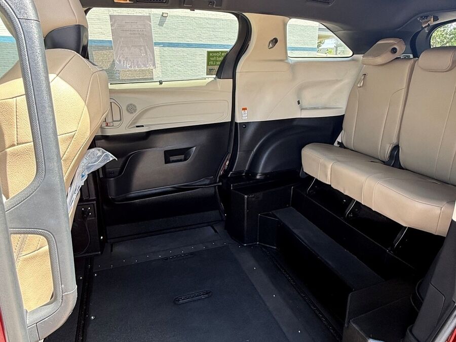 2021 Toyota Sienna XLE - Photo 43