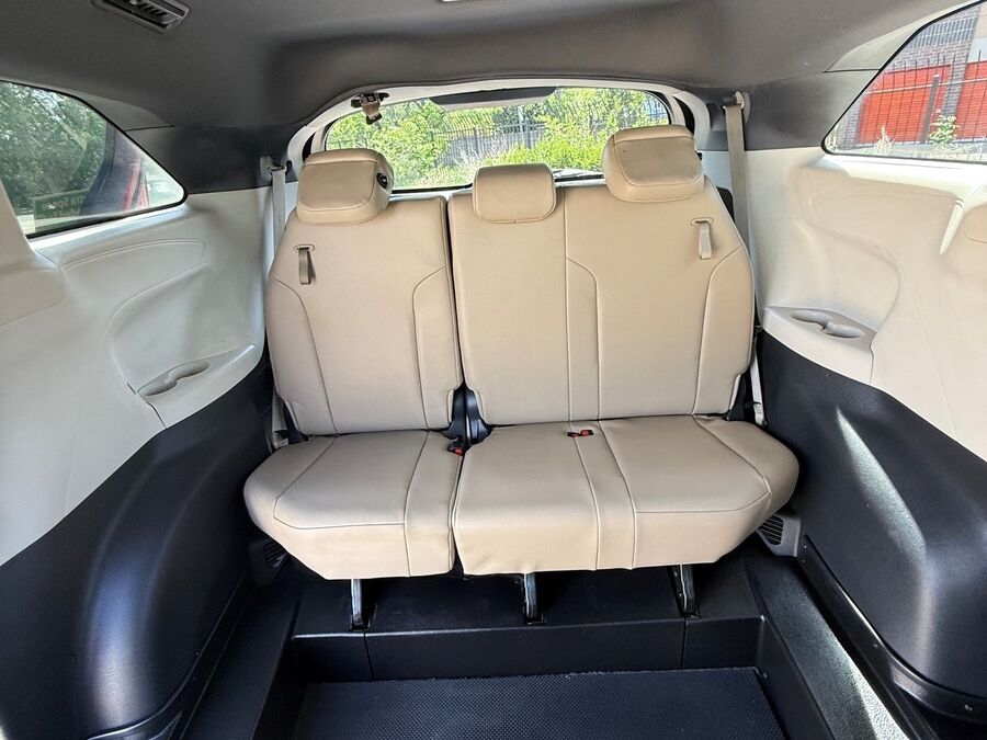 2021 Toyota Sienna XLE - Photo 33