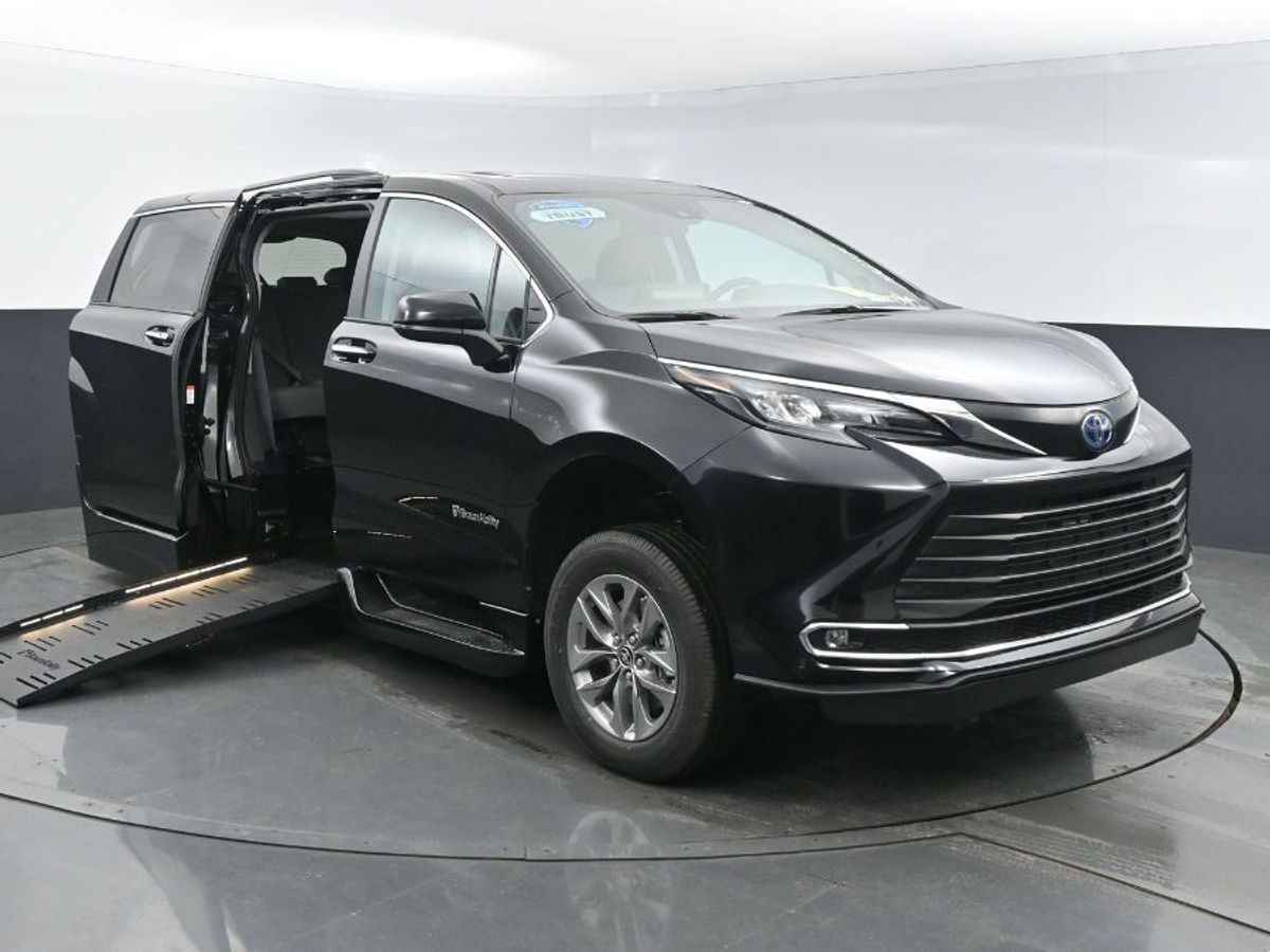 2024 Toyota Sienna XLE - Photo 19