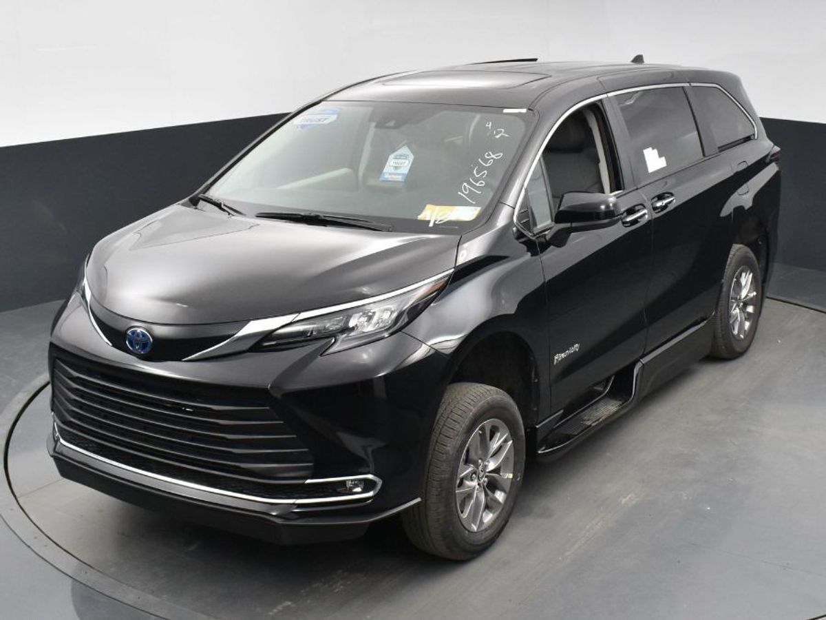 2024 Toyota Sienna XLE - Photo 15