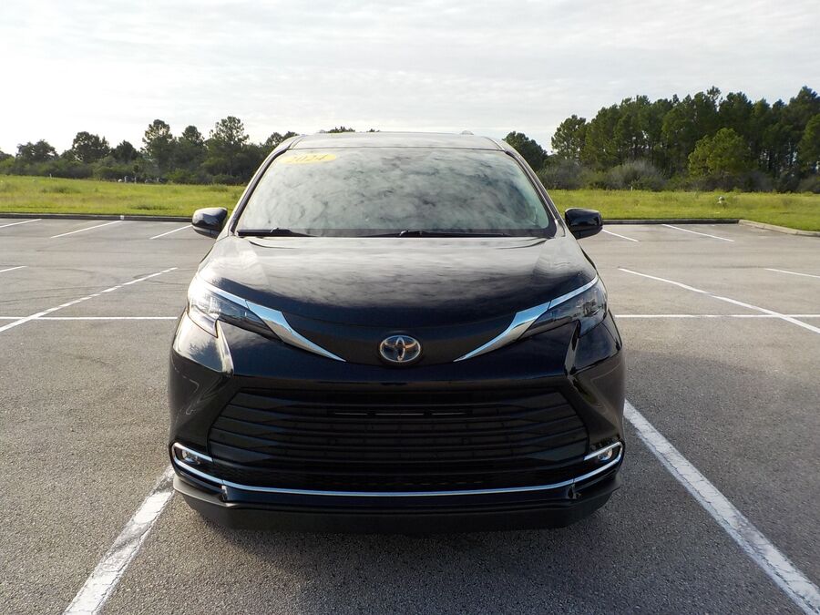 2024 Toyota Sienna XLE - Photo 26