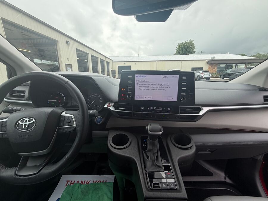 2024 Toyota Sienna XLE - Photo 18