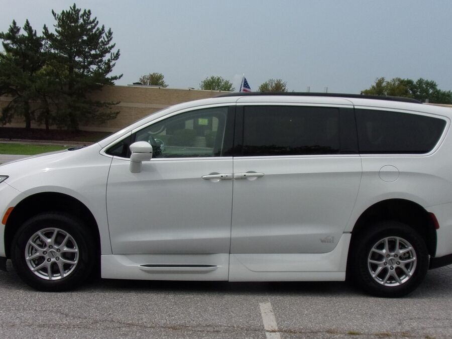 2022 Chrysler Pacifica Touring L - Photo 5