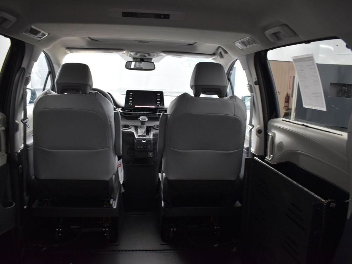 2024 Toyota Sienna XLE - Photo 7