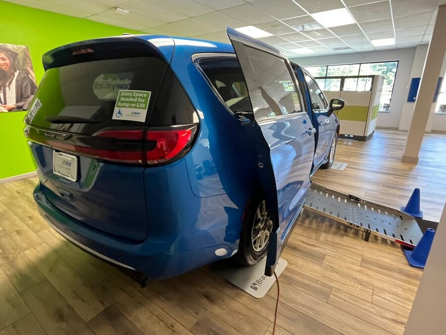2027 Chrysler Pacifica Select - Photo 6