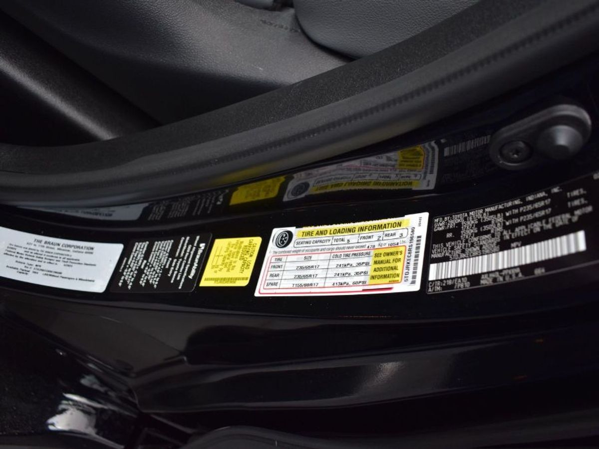 2024 Toyota Sienna XLE - Photo 10