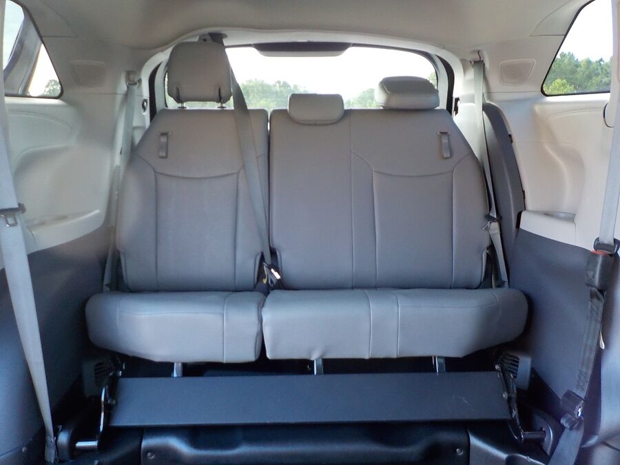 2024 Toyota Sienna XLE - Photo 41