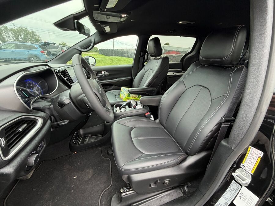 2026 Chrysler Voyager LX - Photo 15