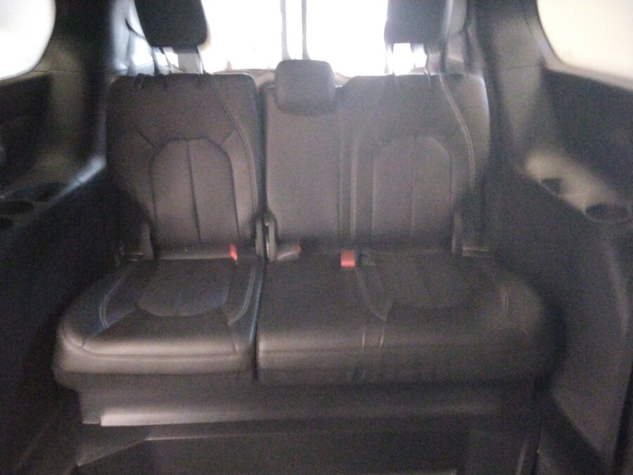 2027 Chrysler Pacifica Select - Photo 11