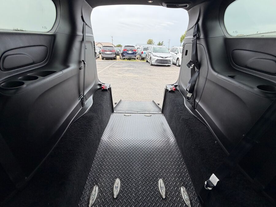 2026 Chrysler Voyager LX - Photo 8
