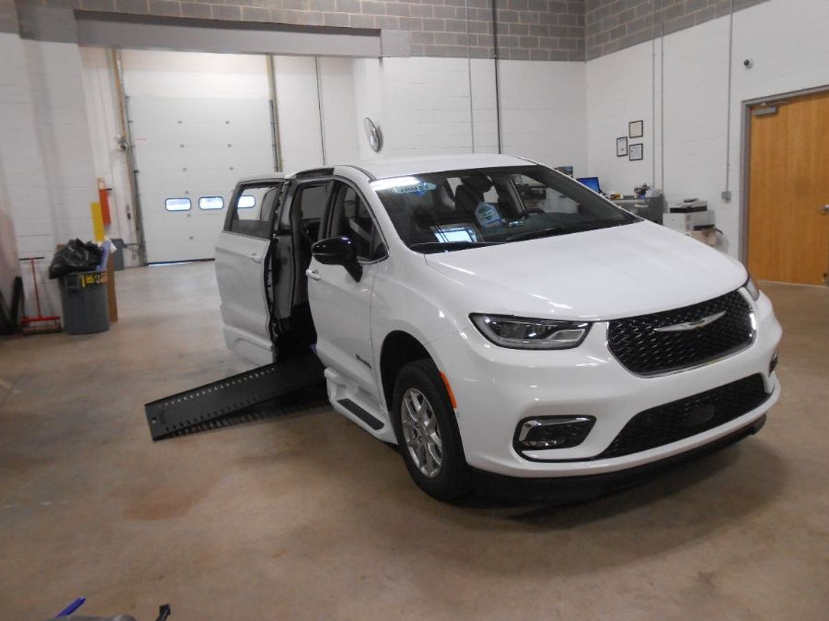 2024 Chrysler Pacifica