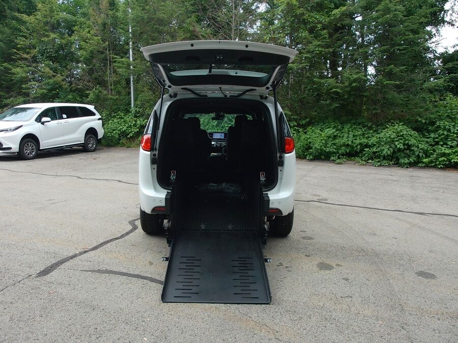 2026 Chrysler Voyager LX - Photo 9