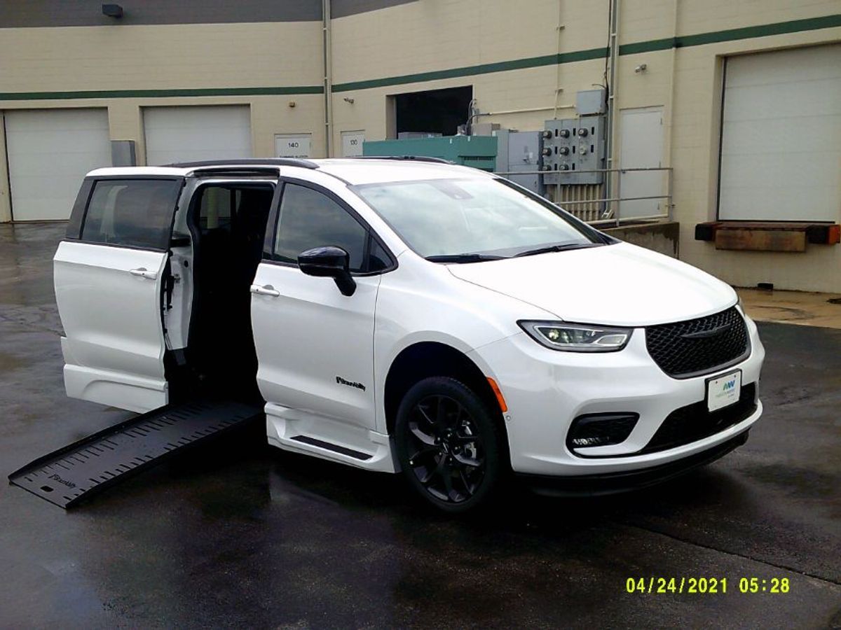 2024 Chrysler Pacifica