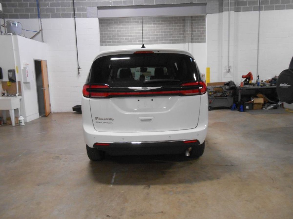 2024 Chrysler Pacifica Touring L - Photo 7
