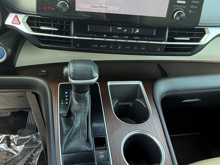 2021 Toyota Sienna XLE - Photo 29
