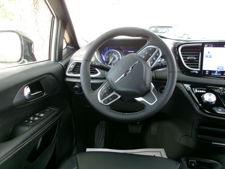 2026 Chrysler Voyager LX - Photo 11