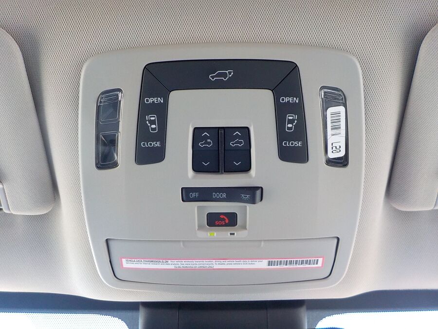 2024 Toyota Sienna XLE - Photo 39