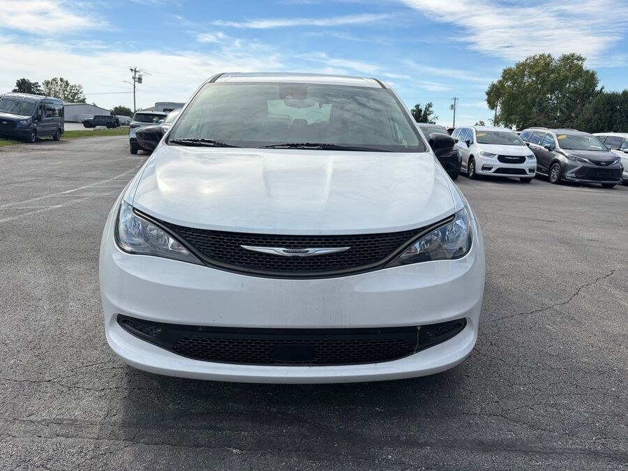 2024 Chrysler Voyager