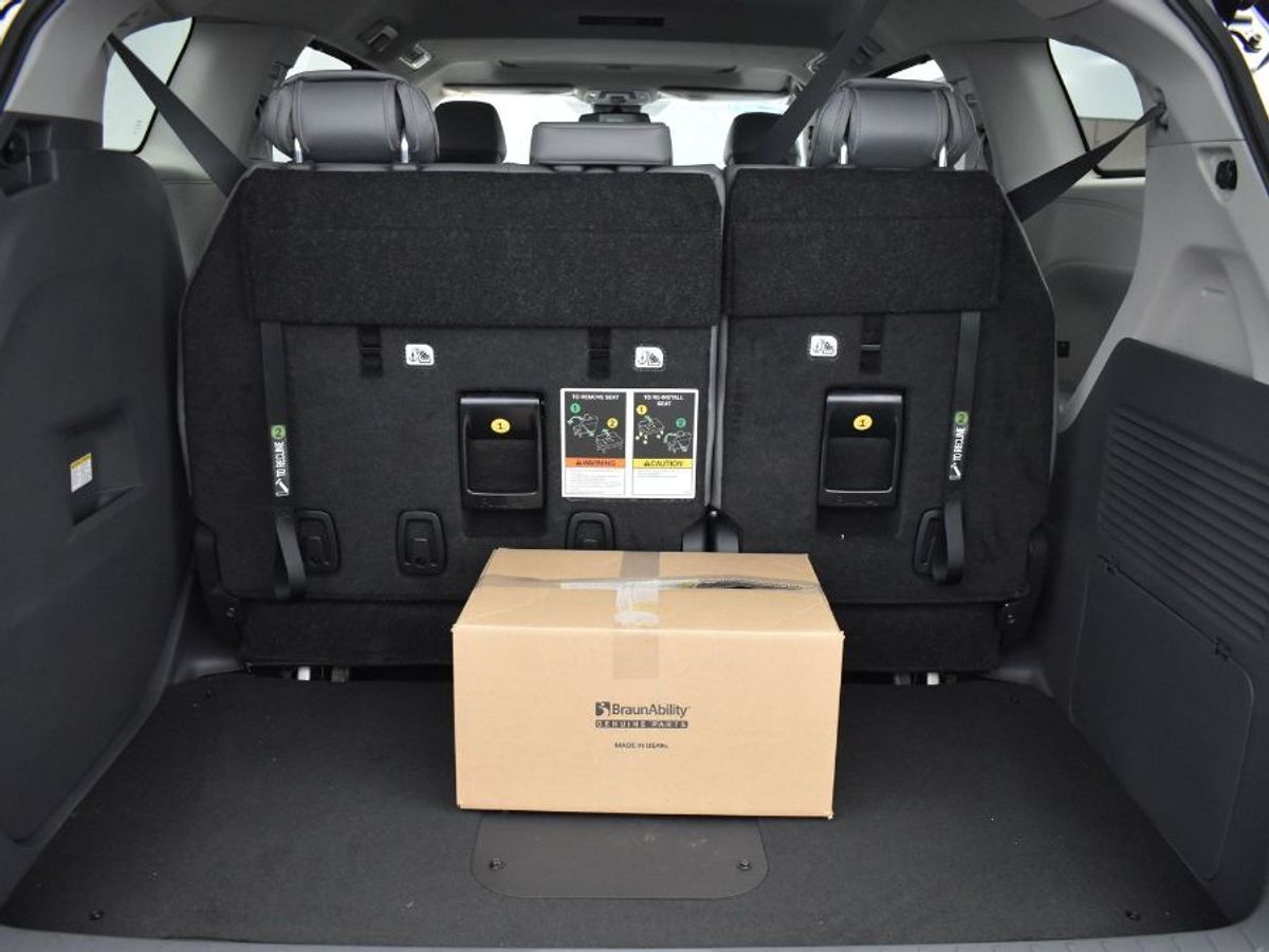2024 Toyota Sienna XLE - Photo 8