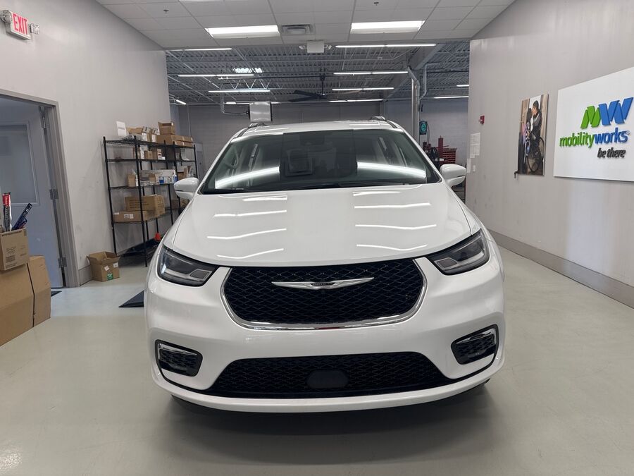 2022 Chrysler Pacifica Touring L
