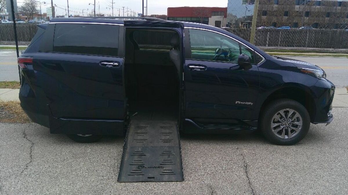 2022 Toyota Sienna XLE