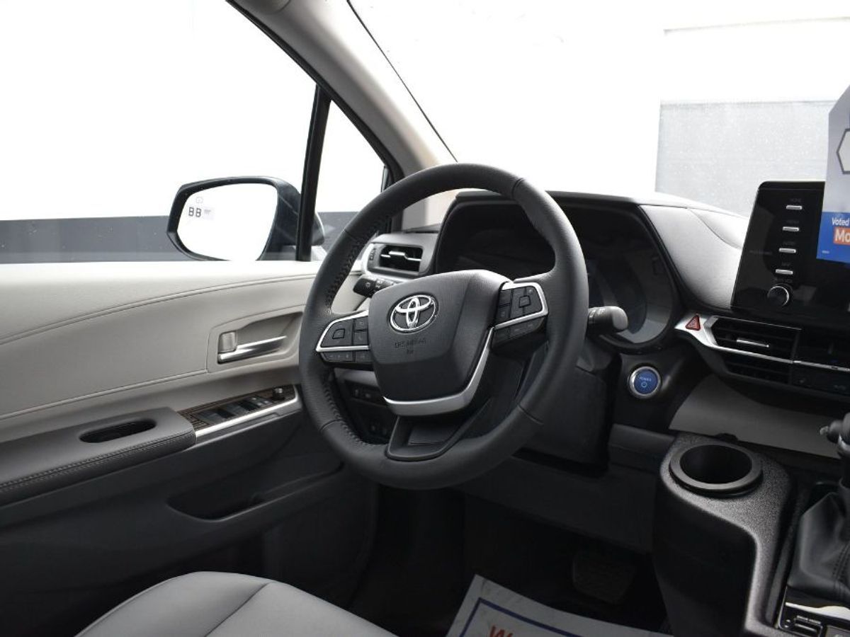 2024 Toyota Sienna XLE - Photo 7