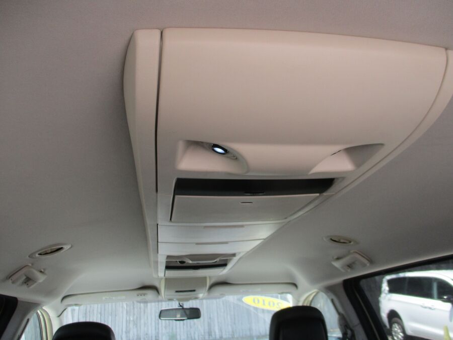 2010 Chrysler Town & Country Touring Plus - Photo 15