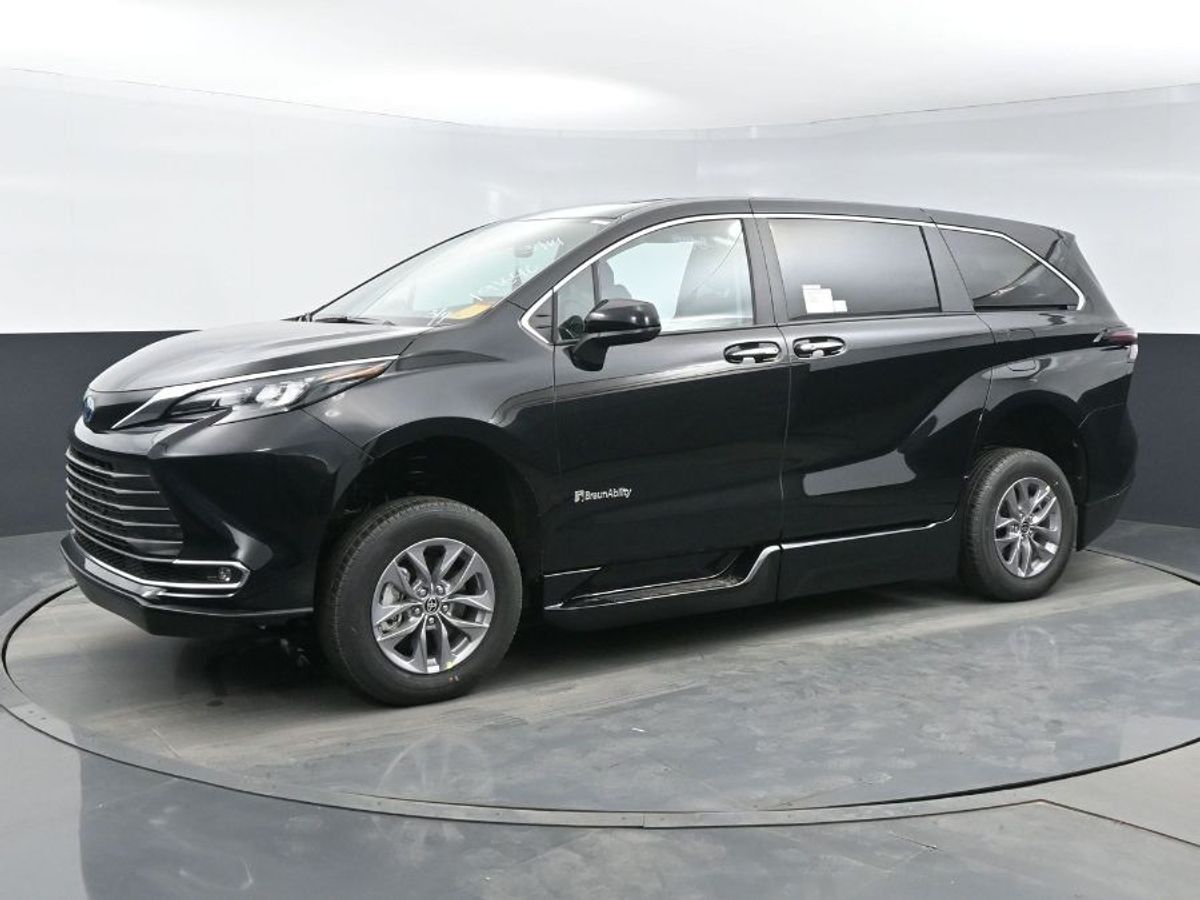 2024 Toyota Sienna XLE - Photo 21