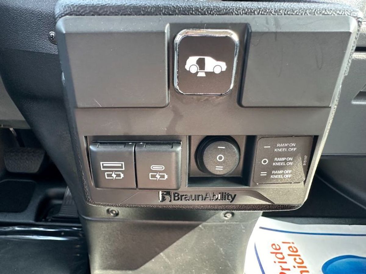 2024 Toyota Sienna XLE - Photo 21