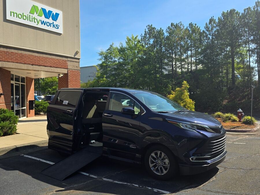 2021 Toyota Sienna XLE