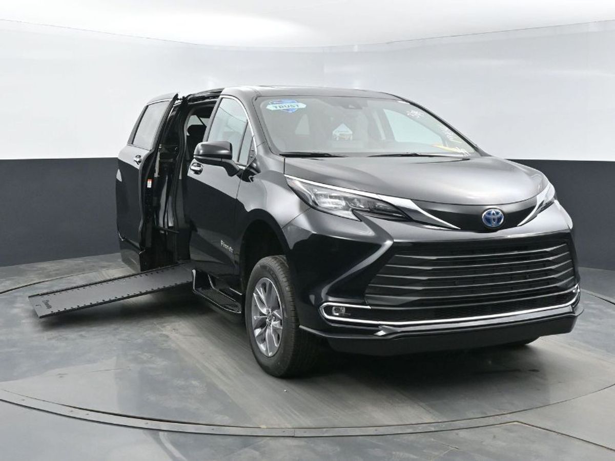 2024 Toyota Sienna XLE - Photo 19